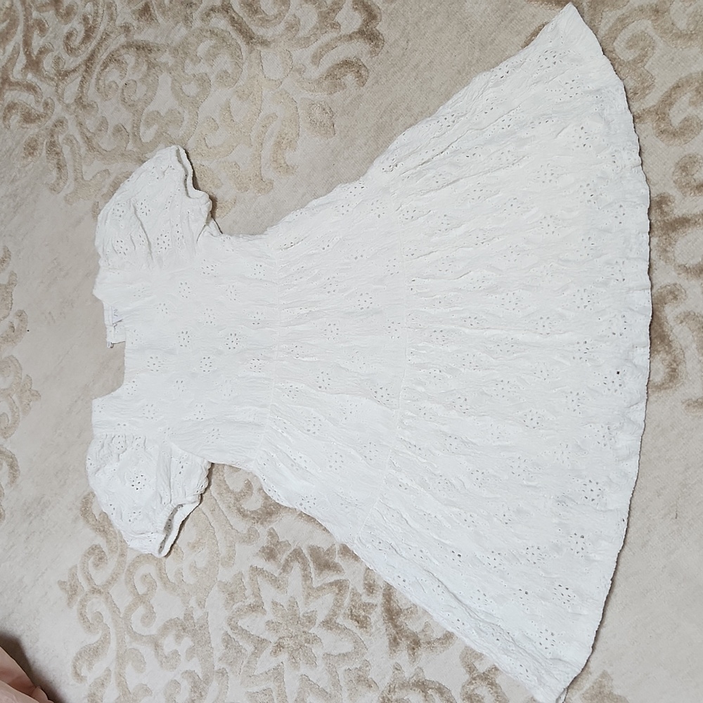 Zara kids eyelit white spring dress with keyhole back closure size 6